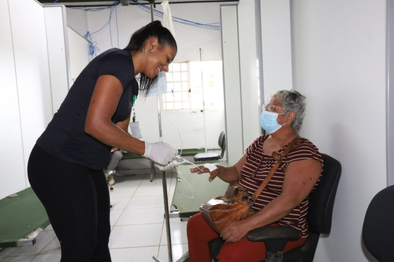 Tendas voltadas a pacientes com dengue são portas extras de atendimento