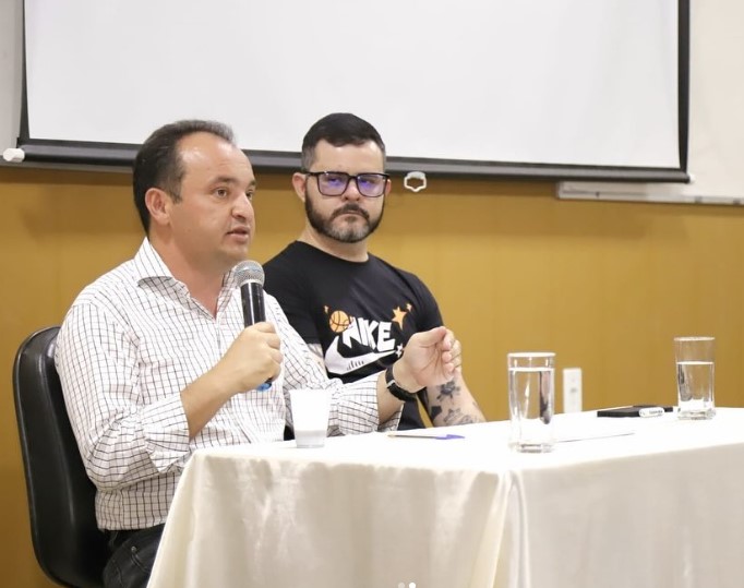 Governo de Valparaíso conversa com comunicadores em coletiva de imprensa