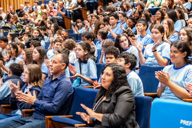 CLDF homenageia 50 anos do Centro de Ensino Fundamental Polivalente