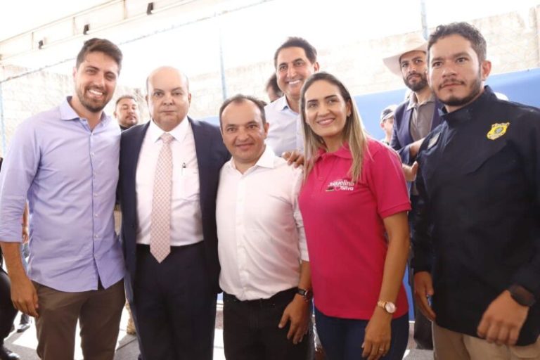 A convite de Ibaneis Rocha, Pábio Mossoró participa da autorização da ampliação da BR-040