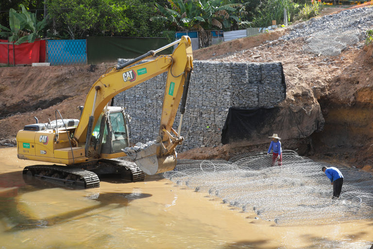 Vila Cauhy: Córrego Riacho Fundo recebe muros de gabiões nas margens