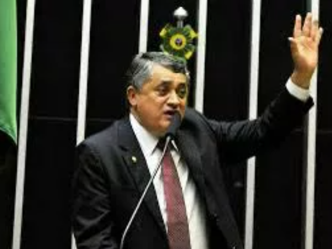 Líder do governo propõe mudanças na gestão Lula