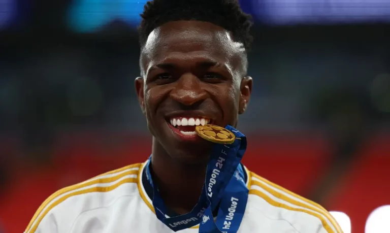 Herdeiro legítimo da 7, Vinicius Jr coroa temporada mais goleadora no Real Madrid e turbina favoritismo à Bola de Ouro