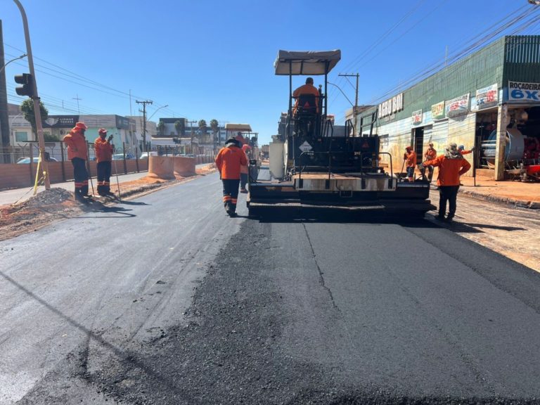 GDF pavimenta trecho da Hélio Prates 36 horas após assumir obras na região