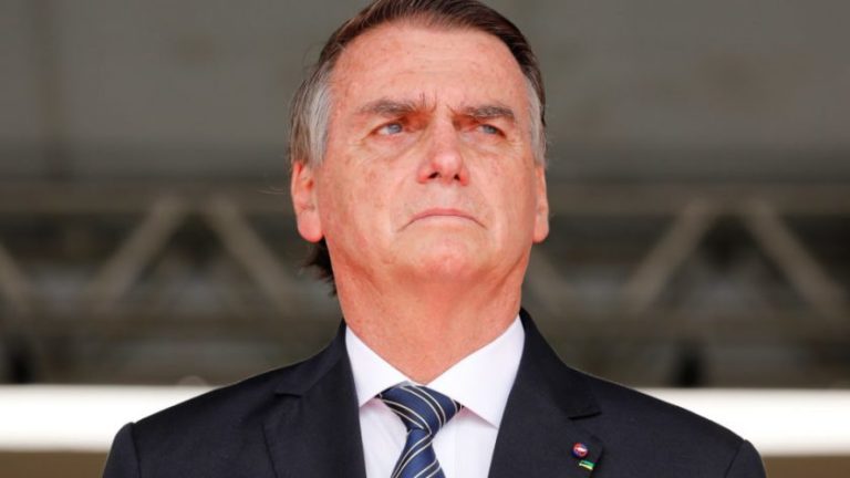 Bolsonaro apresenta ao TSE argumentos finais em processo para cassar Lula