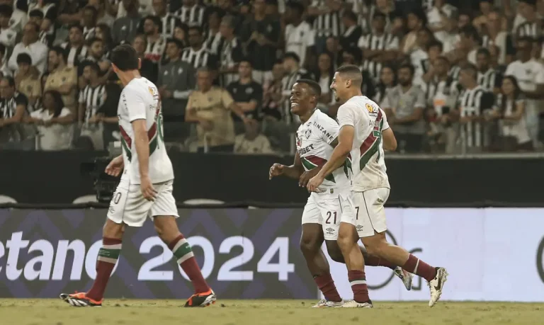 Vitória de gigante | Fluminense bate Atlético-MG no Mineirão para dormir fora do Z4