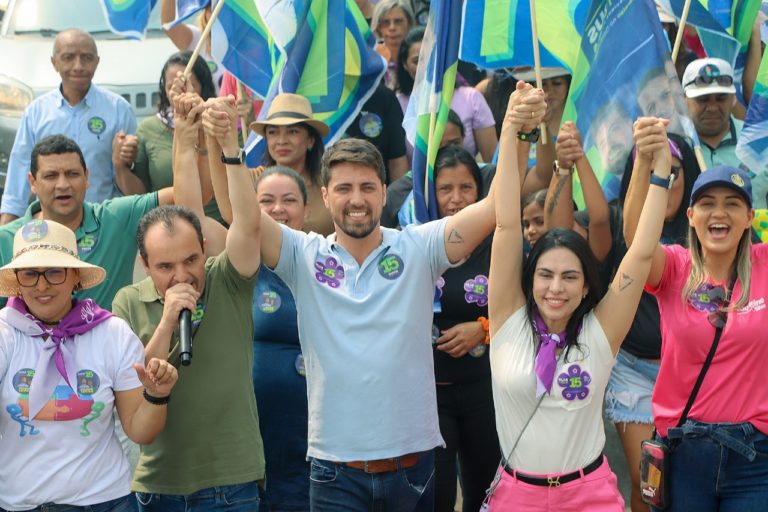 Marcus Vinicius inicia campanha com passeatas em Valparaíso de Goiás